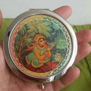 Compact mirror