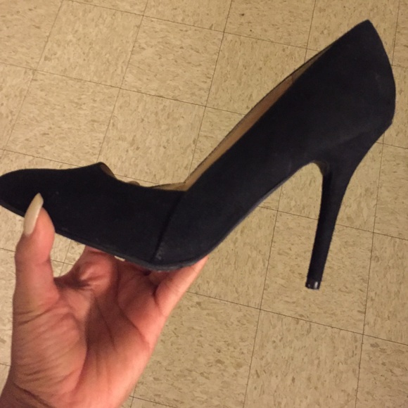 Black pumps - Picture 2 of 2