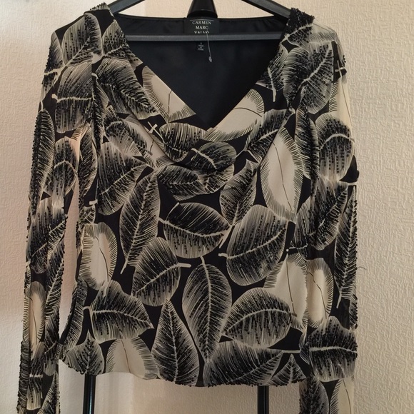 NWOT MARC VALVO SIGNATURE  TOP
