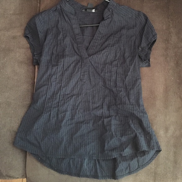 H&M Tops - Short-sleeved v-neck blouse