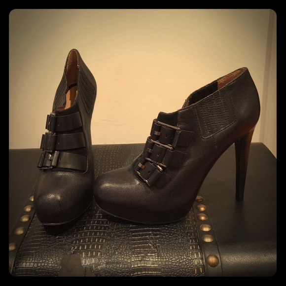 Lamb platform booties