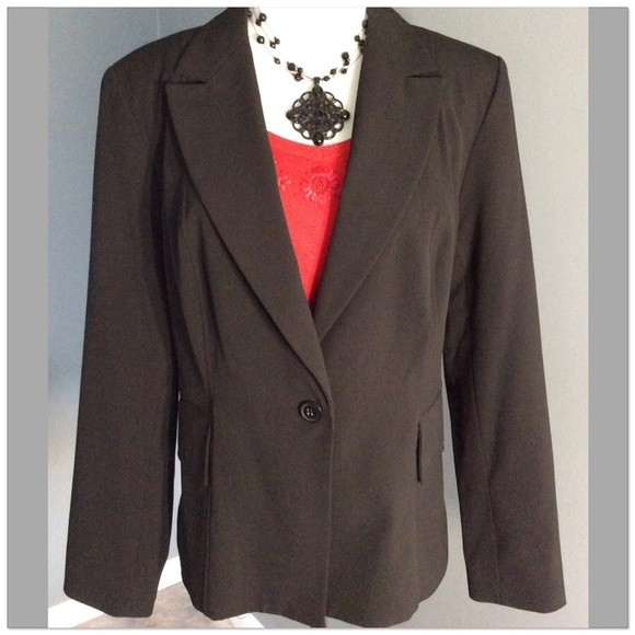 SOLD Must Have -Classic Black Blazer Sz12 - Picture 2 of 3