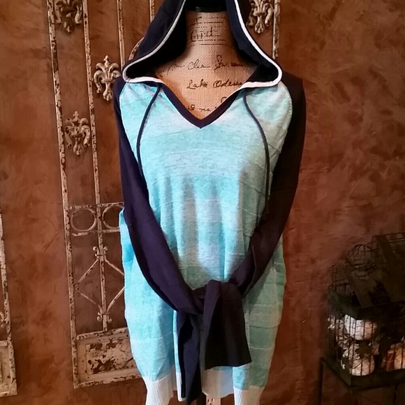 NWT Bar III hooded sweater  XL