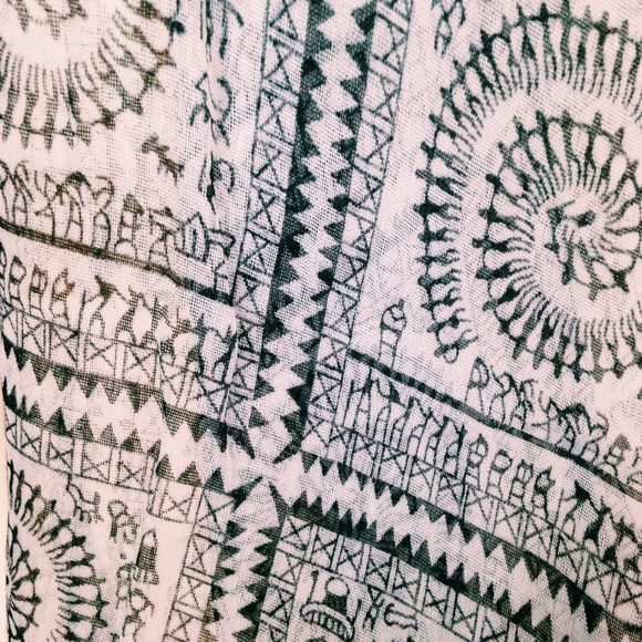 NWOT Boho Black & White Aztec Tribal Soft Scarf! - Picture 3 of 3