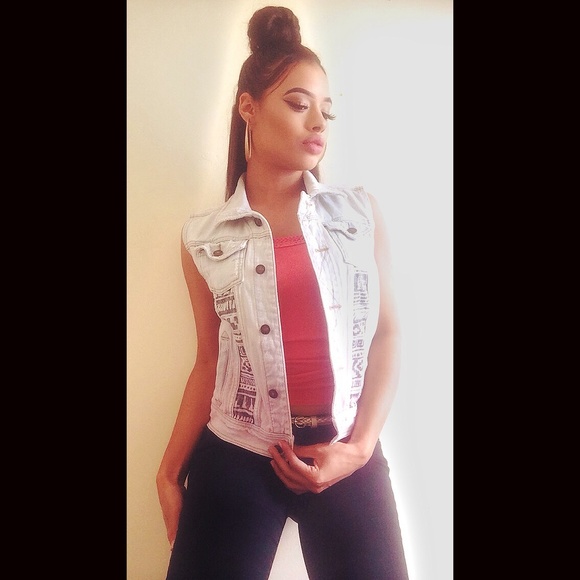 ✨Native pattern denim jean jacket😍💗💎 - Picture 1 of 4