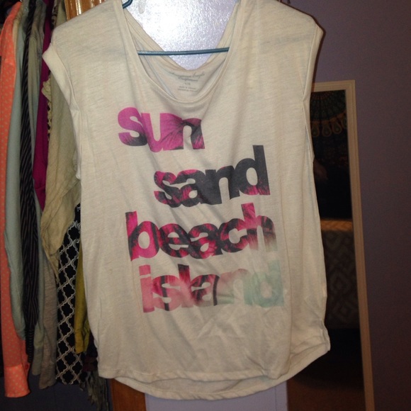 AE Casual beachy t-shirt - Picture 1 of 3