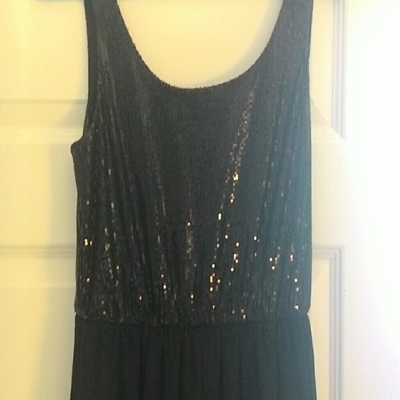 Black short dress - Picture 2 of 4