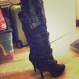 Knee High Heeled Black Boots