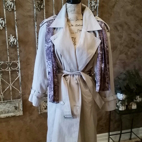 EUC London Fog trench fully lined  10 P