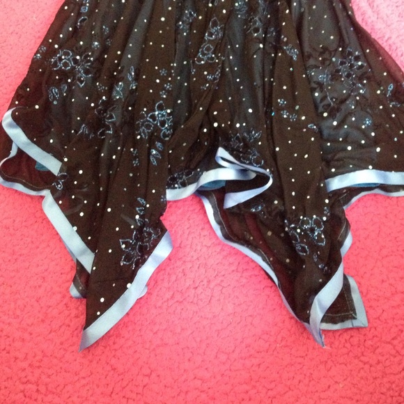 Dress - Picture 2 of 4