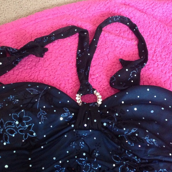 Dress - Picture 3 of 4