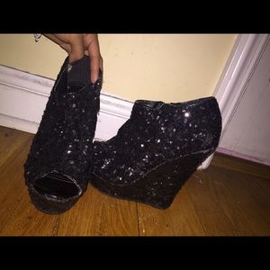 Black sequence wedges