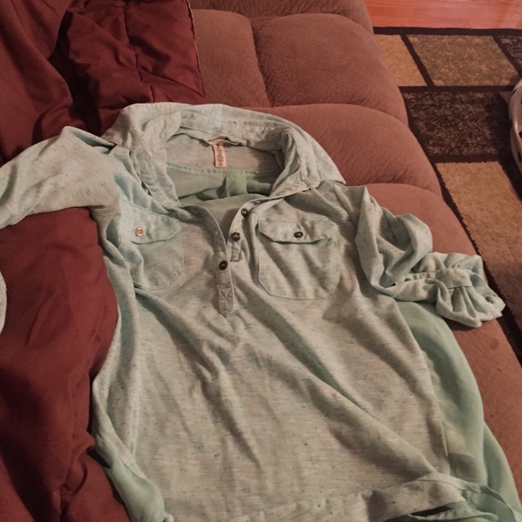 Cute shirt - Picture 1 of 1