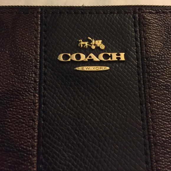 Coach Handbags - Coach wristlet