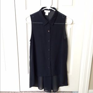 Sans Souci hi-low button up sleeveless blouse.