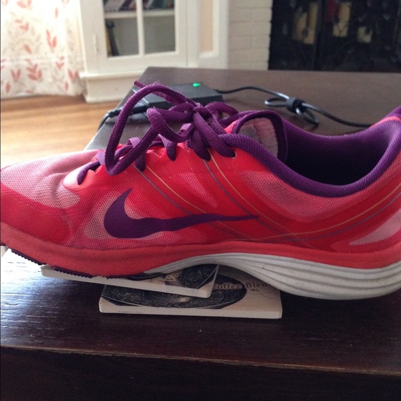 Nike running shoes - Picture 1 of 3