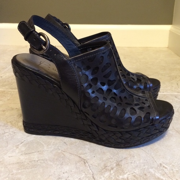B Makowsky black leather wedge size 7 Brand New