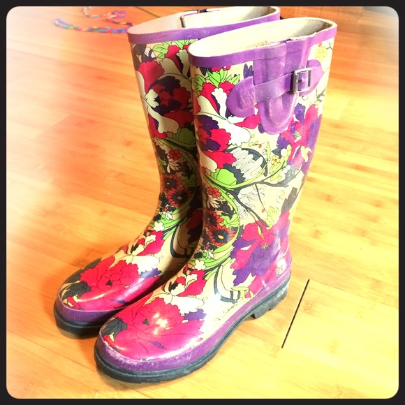 Floral rain boots ☔️