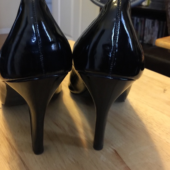 Black Patent leather pumps sz 10 M - Picture 3 of 4