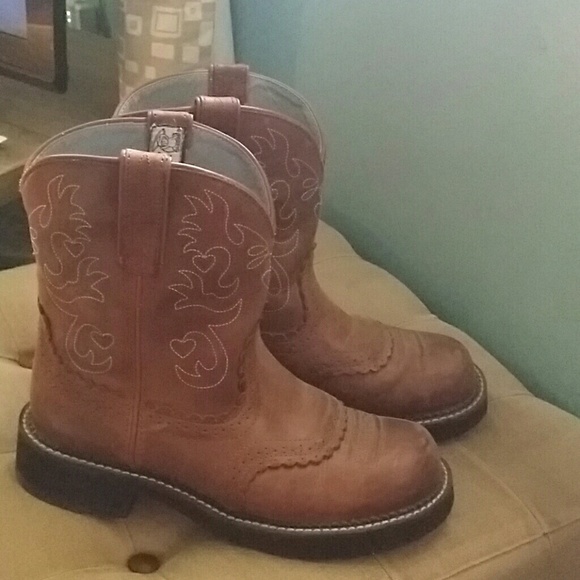 Ariat cowgirl boots