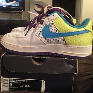 WMNS Size 9 Air Force 1 Premium '07 👟❤️