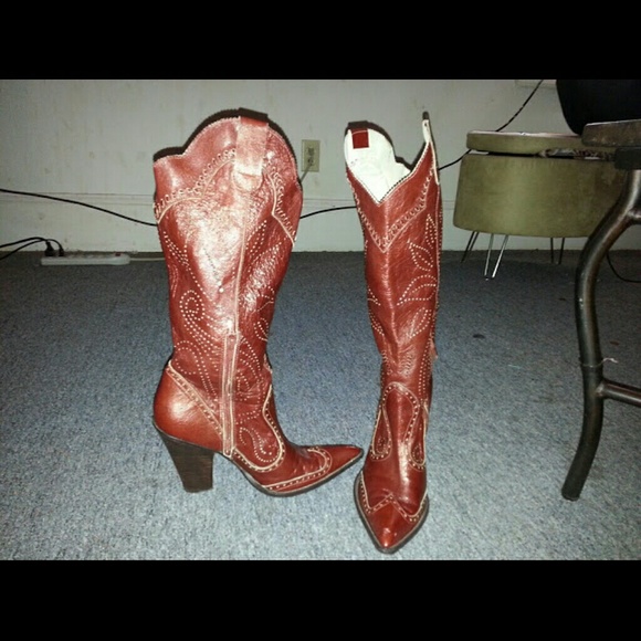 COWBOY BOOTS