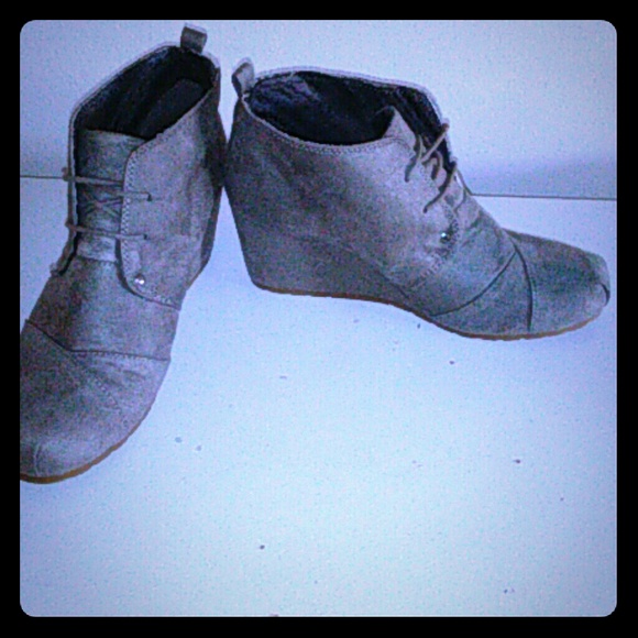 Grey-ish beige wedges