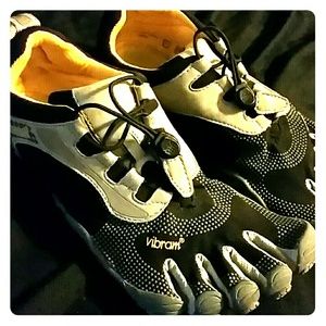 VIBRAM 5 finger shoes!