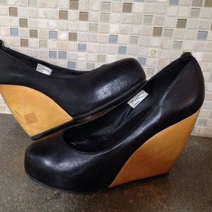 Very Volatile Leather shoes