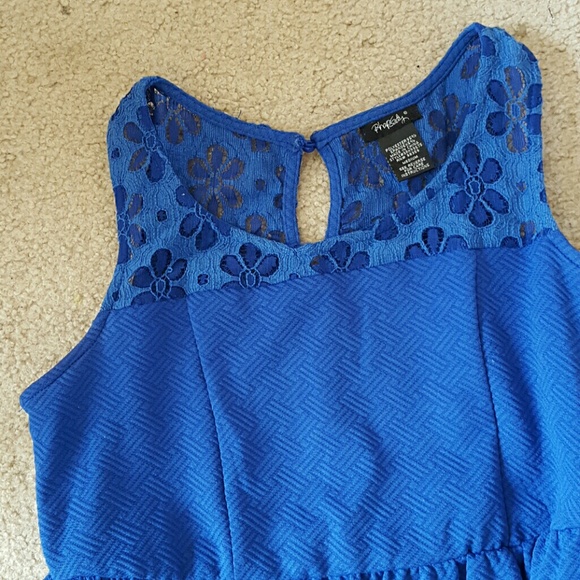 Dress - Picture 2 of 4