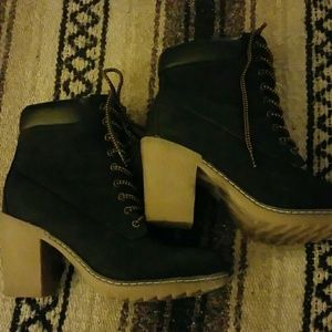 Black boots with chunky heel