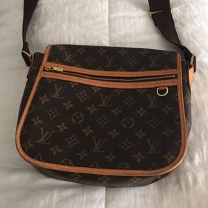 Louis Vuitton off the shoulder bag
