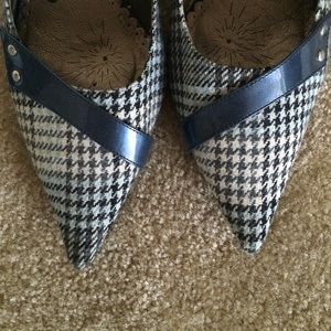 Plaid patterned shoes with shiny blue accents