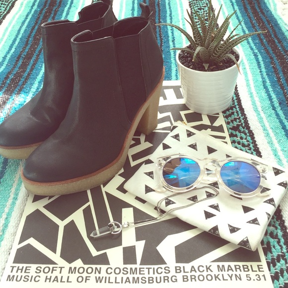 GAP Chelsea Boot