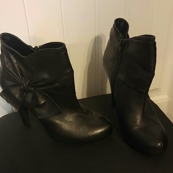 BLACK SIZE 9 GIANNI BINI ANKLE BOOT