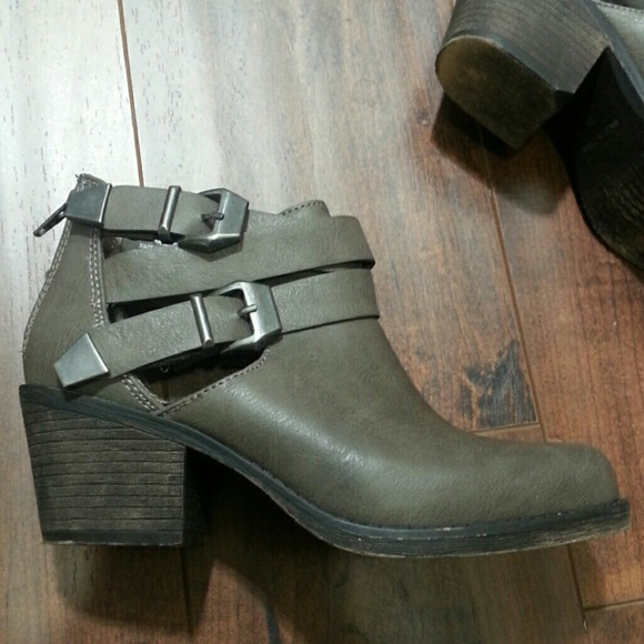 Buckled booties. - Picture 4 of 4
