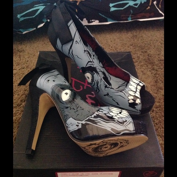 NIB iron fist glow in the dark zombie stomper - Picture 2 of 3