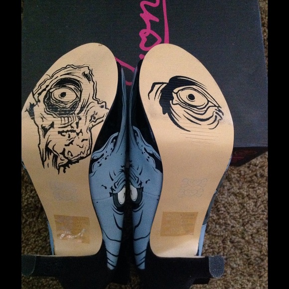 NIB iron fist glow in the dark zombie stomper - Picture 3 of 3