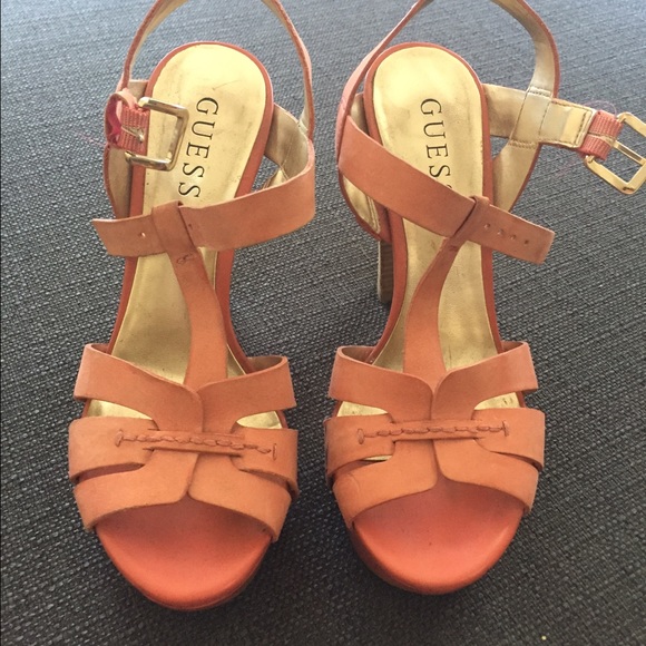 🚫SOLD🚫🎀Guess Shoes🎀