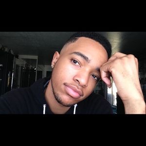 Meet your Posher, Deandre