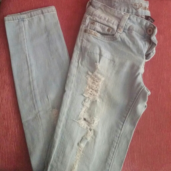 Distressed skinny jeans