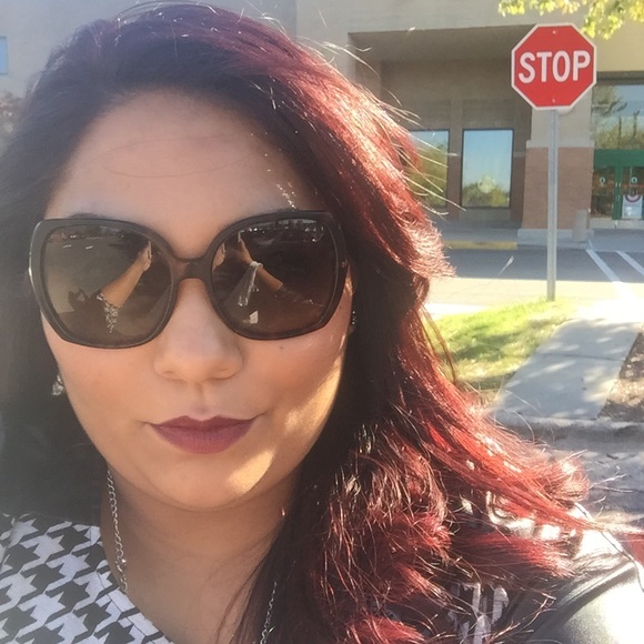 Meet your Posher, Kaela - Picture 2 of 2