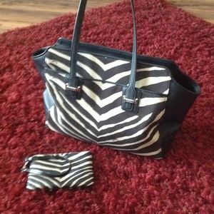 Coach bag and wristlet brand new used twice!