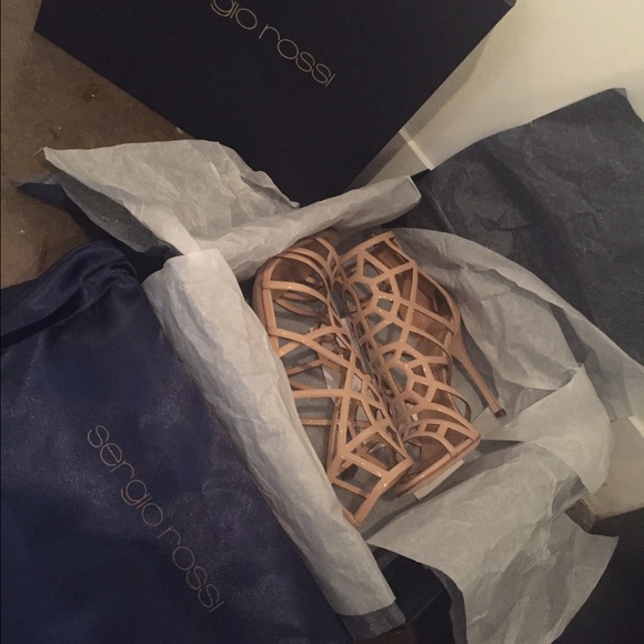 Brand new never worn beige Sergio Rossi heels - Picture 2 of 4