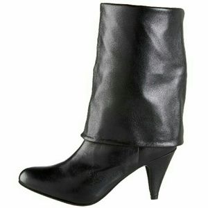 Steve Madden leather boots.