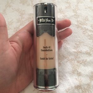 Kat Von D Lock- it Foundation in 52 medium