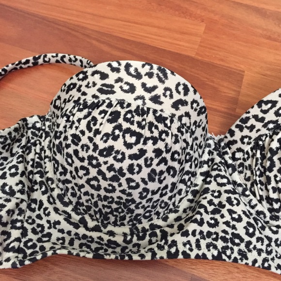 Super cute leopard bikini top