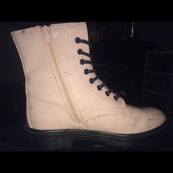 VERA WANG pleather pink boots - Picture 2 of 4