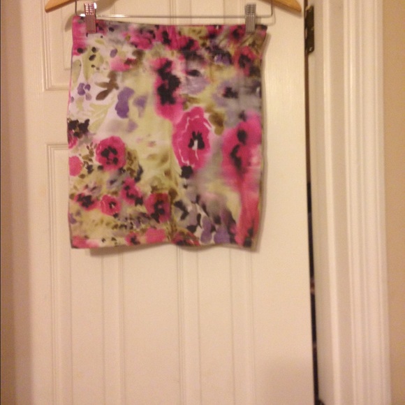 Floral tight mini skirt