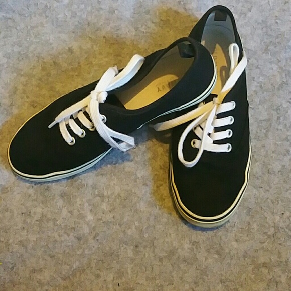 Youth UNF SKNY SNKR - Picture 3 of 4